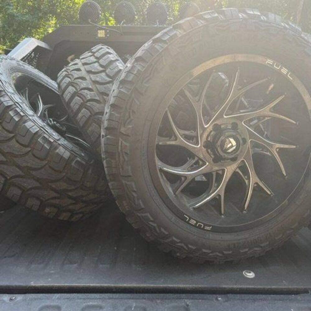 FUEL RUNNER GLOSS BLACK MILLED WHEEL 35 12.50 22 TIRES RIMS FORD - Picture 1 of 10